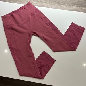Lululemon women’s 7/8 legging. Pink size 6.